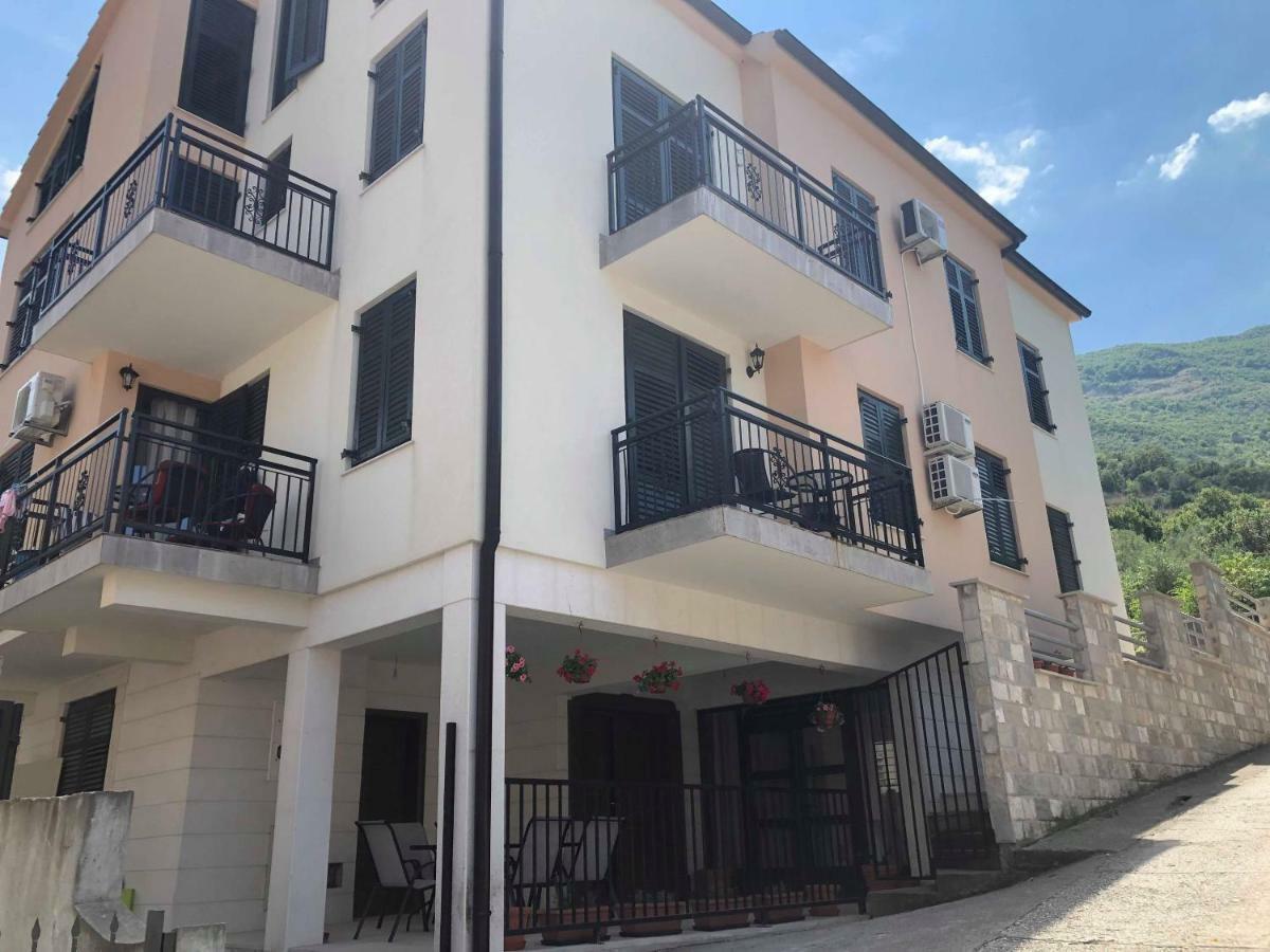 Apartmani Petrija Prcanj Exterior photo