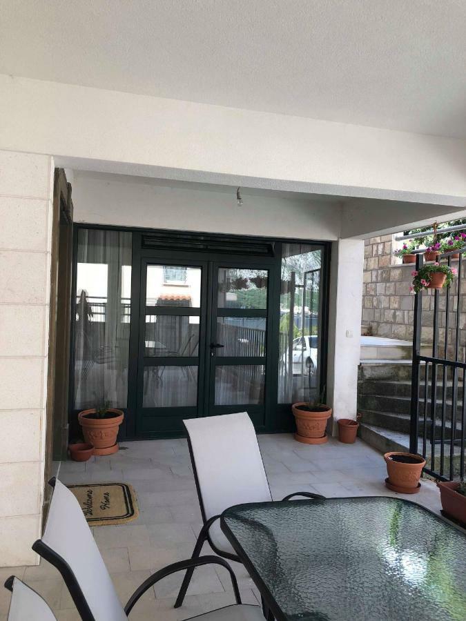 Apartmani Petrija Prcanj Exterior photo